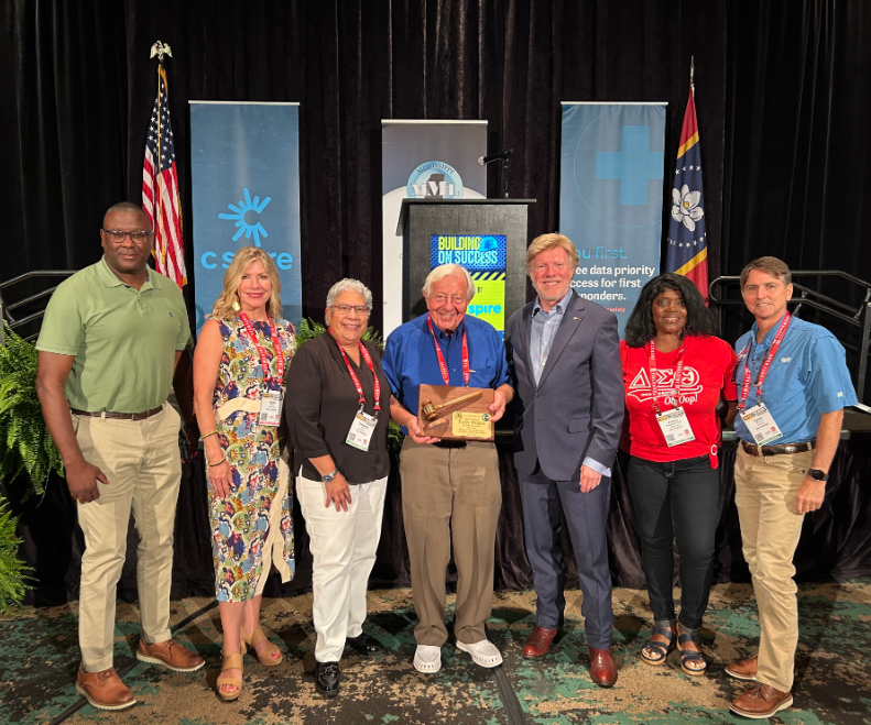 Former Mayor Tony Byrne Receives Award at Mississippi Municipal Leauge Luncheon